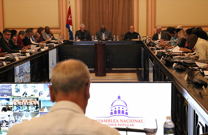 Parlamento cubano se reúne virtualmente con presencia del presidente Díaz-Canel