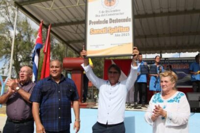 Congratulan a constructores espirituanos