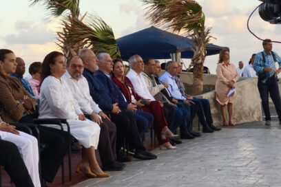 Presente Díaz- Canel en acto por Día del Educador