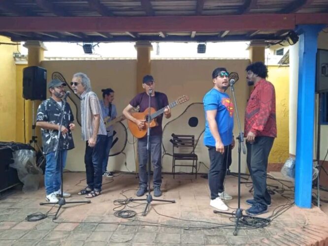 El Proyecto La Trovuntivitis se presentó en la Casa de la Trova Miguel Companioni, institución homenajeada en la XIX edición de Lunas de Invierno. (Foto: AHS Sancti Spíritus)