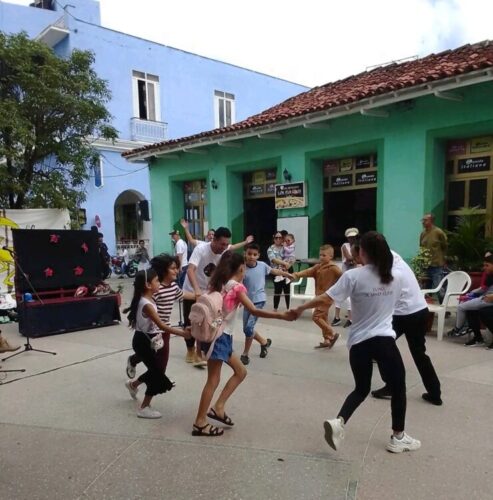 El Guiñol de Santa Clara se presentó en el boulevard espirituano. (Foto: AHS Sancti Spíritus)