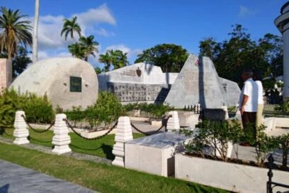 Depositan ofrendas florales a José Martí en Santiago de Cuba