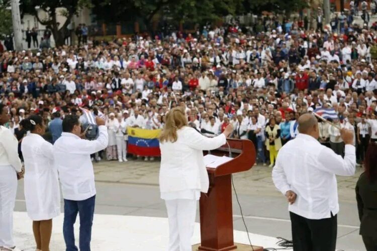 Una multitud de espirituanos colmó la Plaza de la Revolución Mayor General Serafín Sánchez Valdivia de Sancti Spíritus en ofrenda a la dignidad de esos valerosos cubanos. (Foto: CTC Sancti Spíritus).
