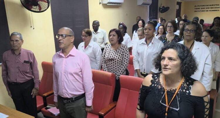 El colectivo se comprometió a seguir el ejemplo del paradigmático profesor Dr. C. José Manuel Ballester Santovenia, cuyo nombre honra la institución.