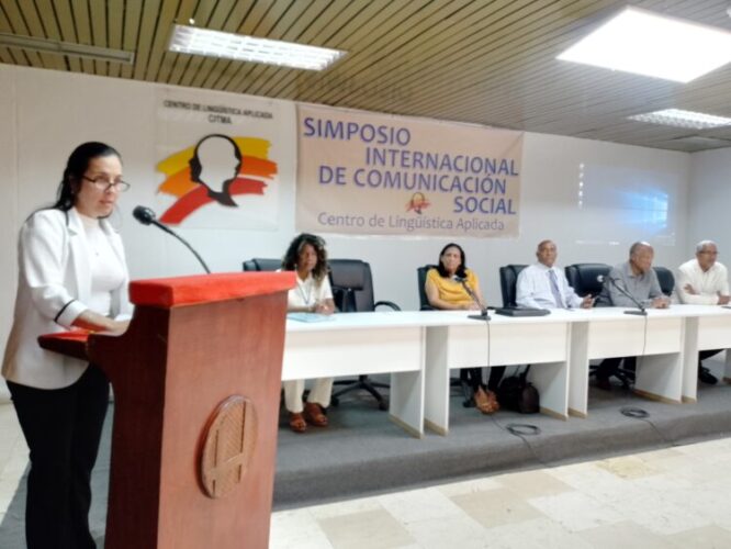 Yuri Triana Velázquez, directora de la Agencia de Ciencias Sociales y Humanísticas del Citma, ponderó la valía del evento y evocó con sentido reconocimiento por su labor a los fundadores del CLA y el Simposio, el matrimonio formado por los doctores en ciencia y héroes del trabajo, Eloina Miyares y Vitelio Ruíz. (Foto de la autora)