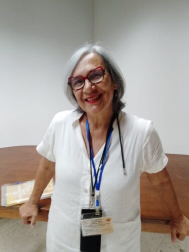 La brasileña Deise Nanci de Castro Mesquita, de la Universidad de Federal de Goiás, apostó por venir a Cuba sin miramientos de ningún para “no perderme el Simposio, al que he asistido por años, y también para confirmar mi apoyo a este pueblo heroico”. (Foto de la autora)
