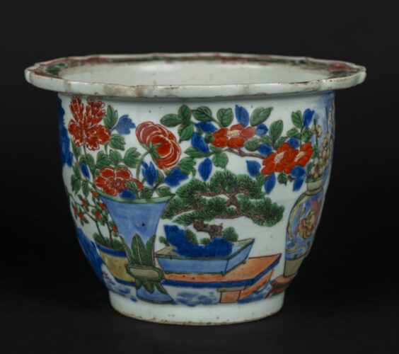 Macetero, porcelana, esmaltes policromados (Wucai). Foto: Cortesía del Museo Nacional de Artes Decorativas, tomada de Trabajadores