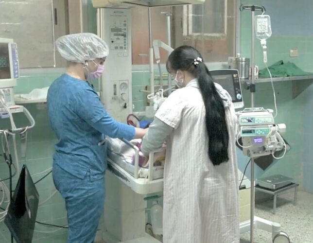 Los cuidados en la sala de terapia pediátrica son un eslabón decisivo para la cadena que conduce a ese resultado. (Foto de Pedro Paredes Hernández.)