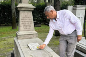 Flores en la tumba del doctor Francisco Montes de Oca, médico de José Martí