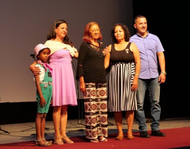 Dos féminas recibieron la medalla Jesús Menéndez, símbolo de dignidad, compromiso y sacrificio, distinción que honra a quienes, con esfuerzo cotidiano, han demostrado disciplina responsabilidad y entrega en la defensa de los valores laborales y sociales y la unidad y ejemplo que inspiran a las nuevas generaciones. Ellas son: Maricel Montero Pérez y Odalis Estrada Verdecia, ambas del sindicato de Civiles de la Defensa. (Fotos: Gerardo Mayet Cruz)