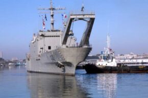 Barcos hermanos en la bahía