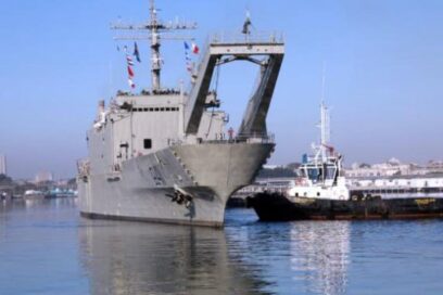 Barcos hermanos en la bahía