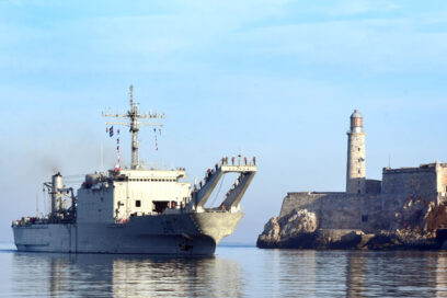 Arriba a La Habana buque de la armada mexicana con ayuda