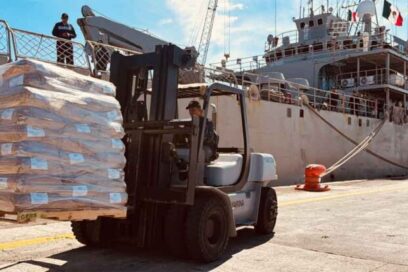Cuba recibe ayuda material enviada por México