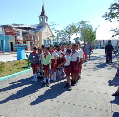 . El Taller de Historia Local y Computación suma a las nuevas generaciones en el empeño de mantener vivas las esencias patrióticas de la nación. (Foto Cortesía de la Unhic)