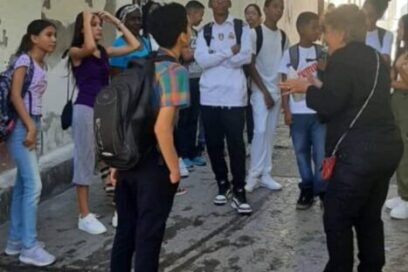 Historiadores de Santiago de Cuba con acercamiento a niños y jóvenes