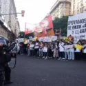 Reprimen a manifestantes contra la reforma laboral en Argentina