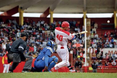 Cocodrilos congelan a Leones en su pantano