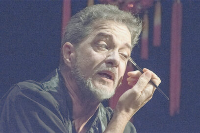 Fernando Hechavarría en su casa del teatro