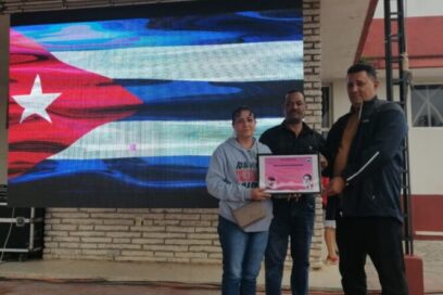 Festejan su día trabajadores del comercio en Camagüey