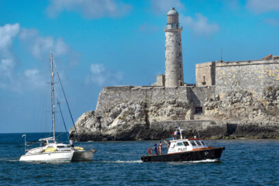 Arriban los dos veleros del convoy Nuestra América a la bahía de La Habana