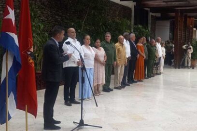 Entregan condecoraciones a la vanguardia juvenil cubana