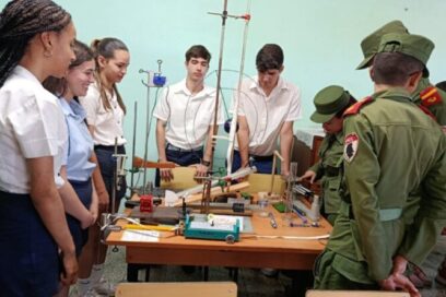 Estudiantes conocen la vida militar desde dentro