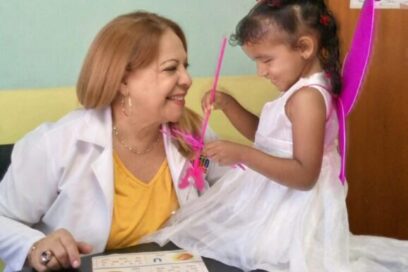 Defectóloga amante de la muñequería