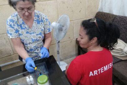 Brazos que donan la más valiosa gota