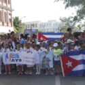 Desfile pioneril por el 1 de Mayo en Santiago de Cuba