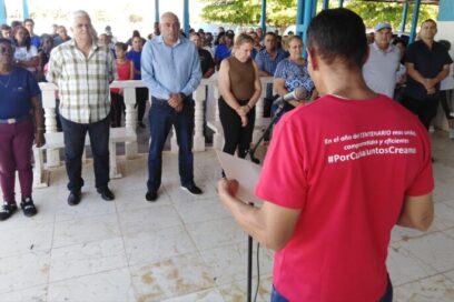 Ember recibe placa Centenario de Fidel (+Video)