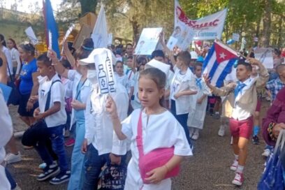 En Sancti Spíritus los futuros trabajadores también desfilan