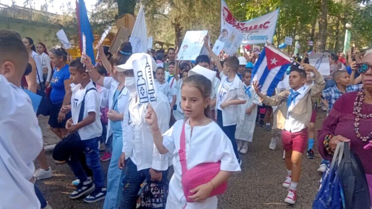 Los desfiles infantiles ya forman de las actividades habituales previas al Primero de Mayo en Sancti Spíritus.