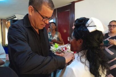 Holguín distinguió a sus más abnegados trabajadores