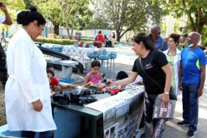 Obreros pineros exponen sus innovaciones