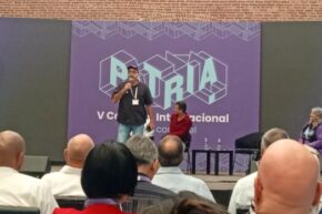 Comunicación efectiva, golpeteo constante