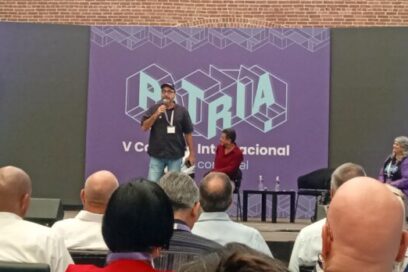 Comunicación efectiva, golpeteo constante