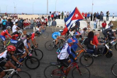 Participa Presidente en Parada Juvenil Antiimperialista “Aquí, con Fidel”