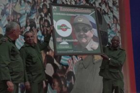 Felicita Raúl a Ejército Oriental  (+Video)