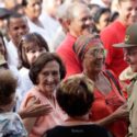 Raúl, como 12 años atrás, en el Mausoleo de Artemisa
