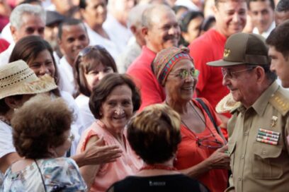 Raúl, como 12 años atrás, en el Mausoleo de Artemisa