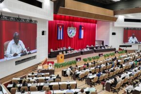 Analizan en sesión extraordinaria de la Asamblea Nacional  propuestas de transformaciones económicas y sociales