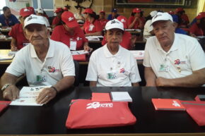 Heroína y Héroes del Trabajo en Congreso obrero