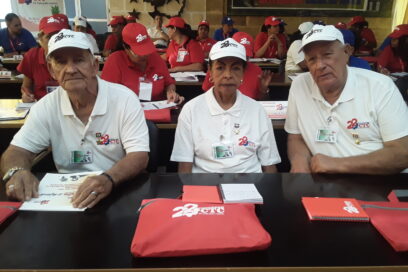 Heroína y Héroes del Trabajo en Congreso obrero
