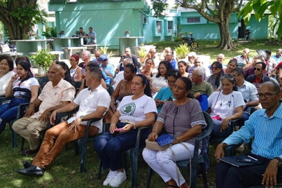 Reconocen a «veladores» del medio ambiente