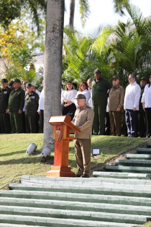 El primer secretario del Comité Central del PCC y presidente de la República, Miguel Díaz-Canel Bermúdez, intervino en la ceremonia de honores militares e inhumación de los restos mortales del Comandante de la Revolución Ramiro Valdés Menéndez en Santa Clara.