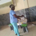 Viajero engalana sus locales