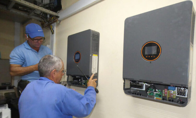 Etecsa La Palma: Con el empleo de energías renovables gana estabilidad los servicios de telefonía en La Palma (Foto de Michel Varela)
