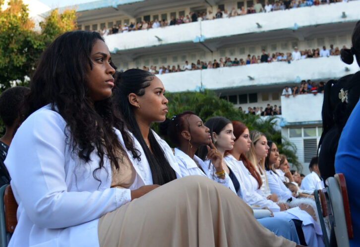 Más de 700 profesionales de la Salud engrosarán las filas del sector en Pinar del Río. (Foto de Omara García Mederos)