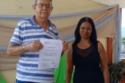 Historiadores pineros con honores